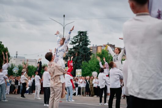 Випускники школи висловили вдячність захисникам України під час Маршу Подяки!